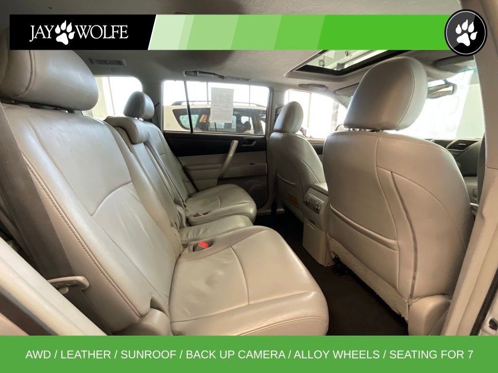 Used 2011 Toyota Highlander SE w/ Tow Pkg image 19