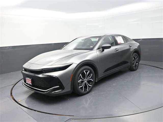 Used 2023 Toyota Crown XLE image 3