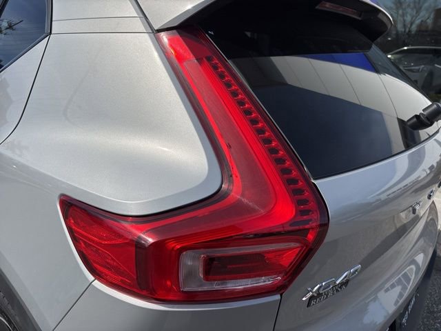 Used 2025 Volvo XC40 B5 Plus AWD/4WD image 11