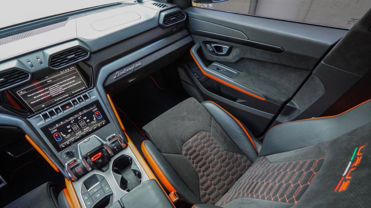Used 2022 Lamborghini Urus AWD/4WD image 11