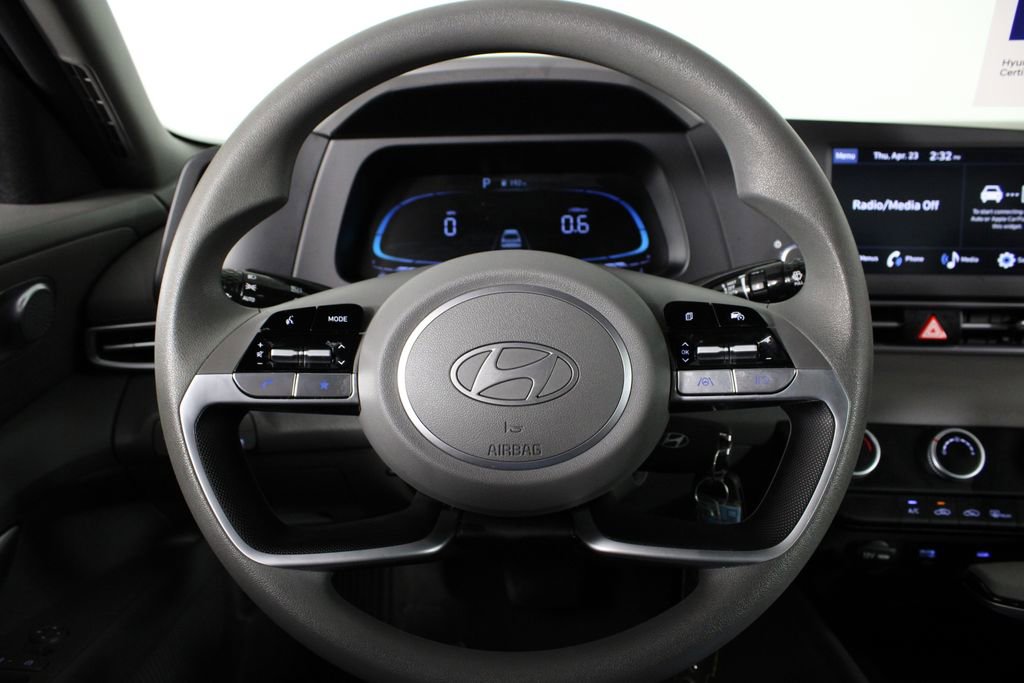 Certified 2025 Hyundai Elantra SE FWD image 9