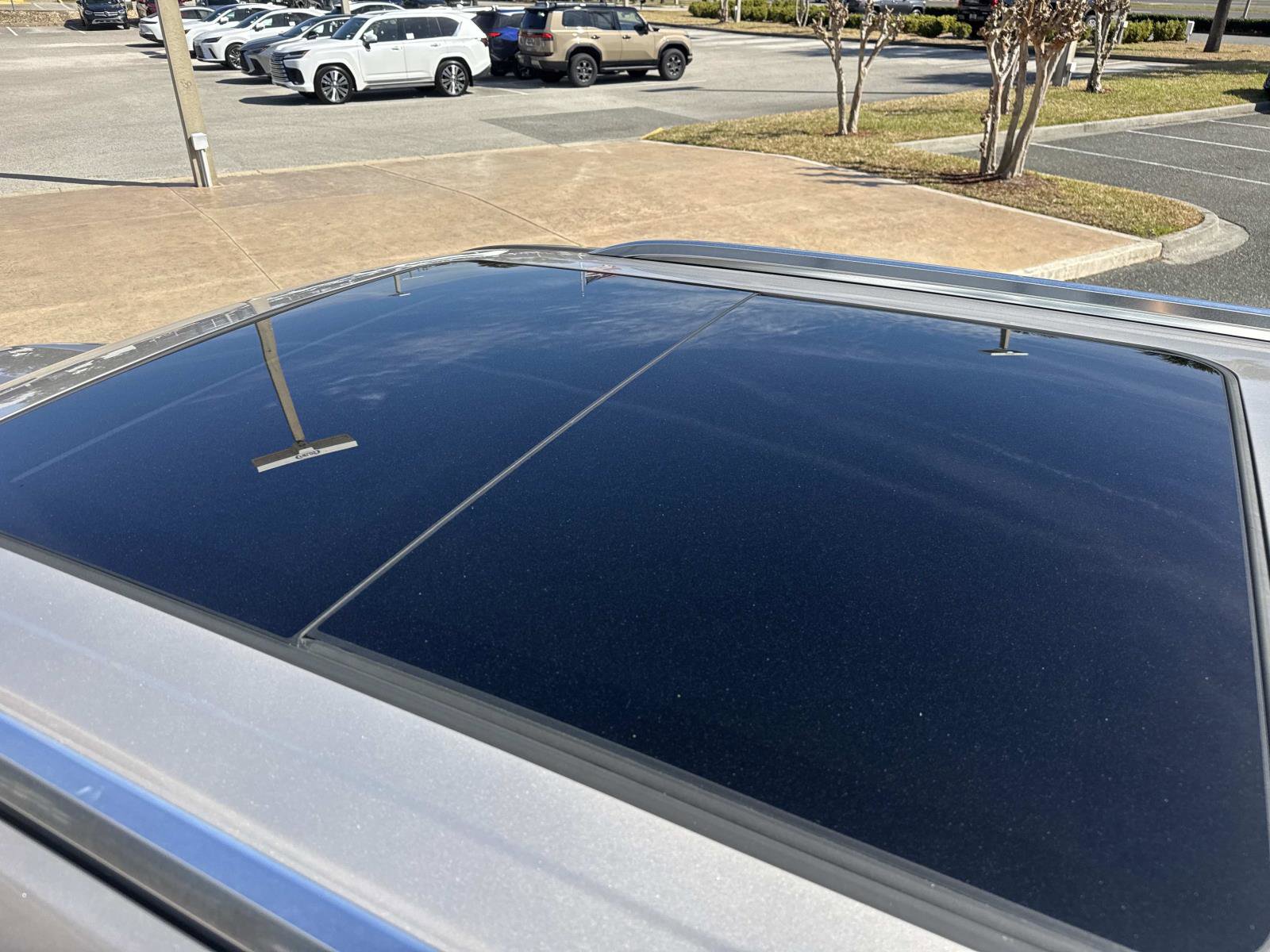 Used 2022 GMC Yukon XL Denali w/ Denali Premium Package image 11