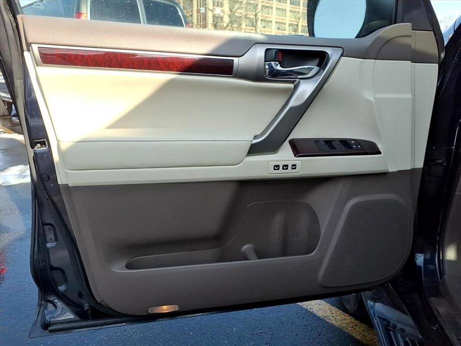 Used 2019 Lexus GX 460 image 17