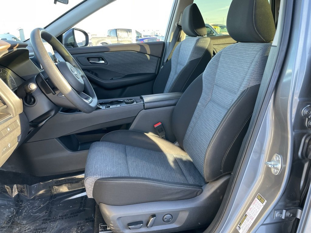 Used 2023 Nissan Rogue SV image 7