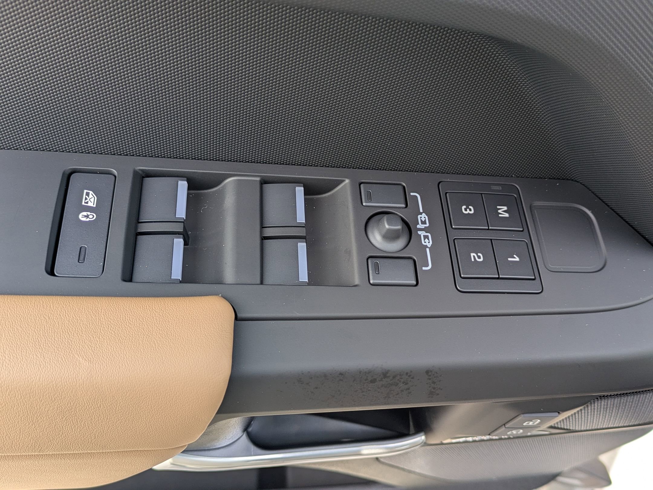 New 2026 Land Rover Defender 110 X-Dynamic SE image 22