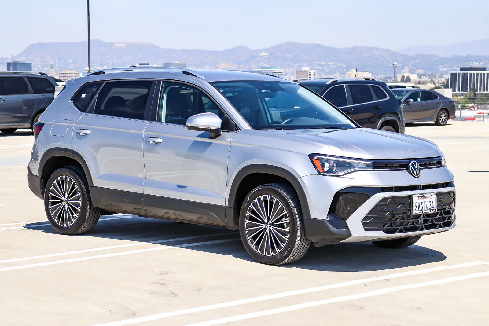 New 2025 Volkswagen Taos SE FWD image 3