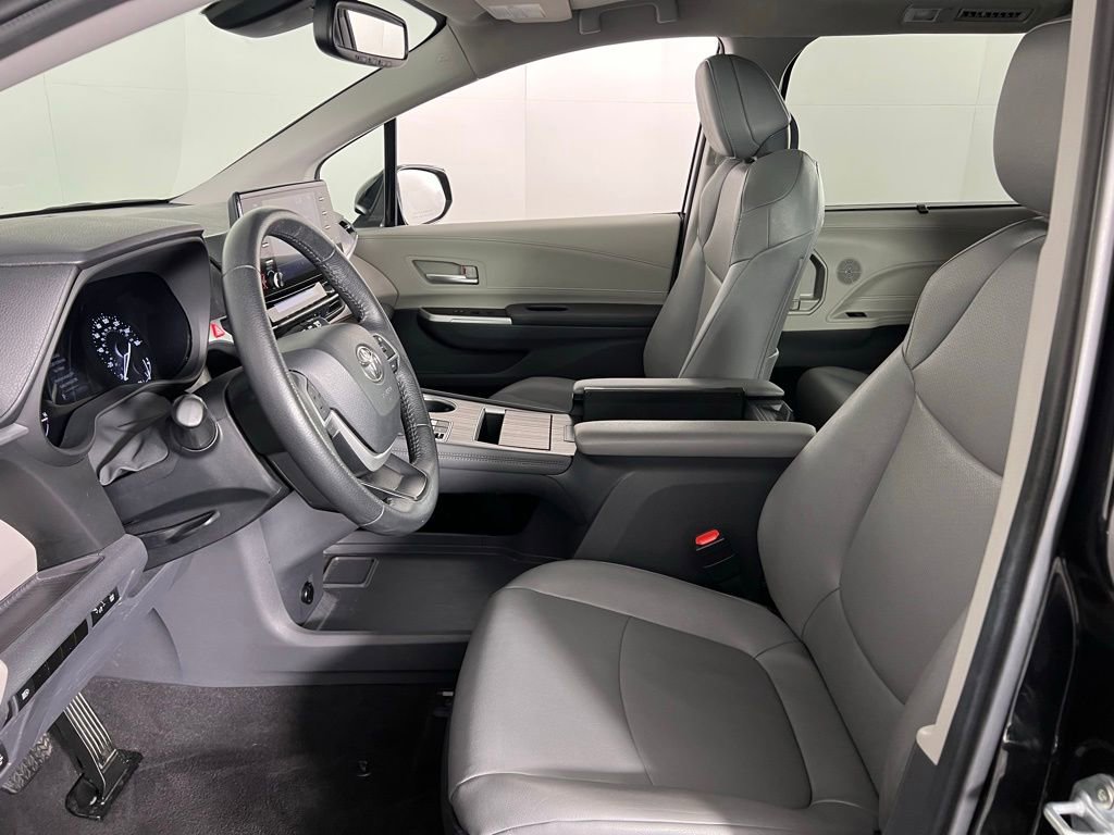 Used 2024 Toyota Sienna XLE image 22