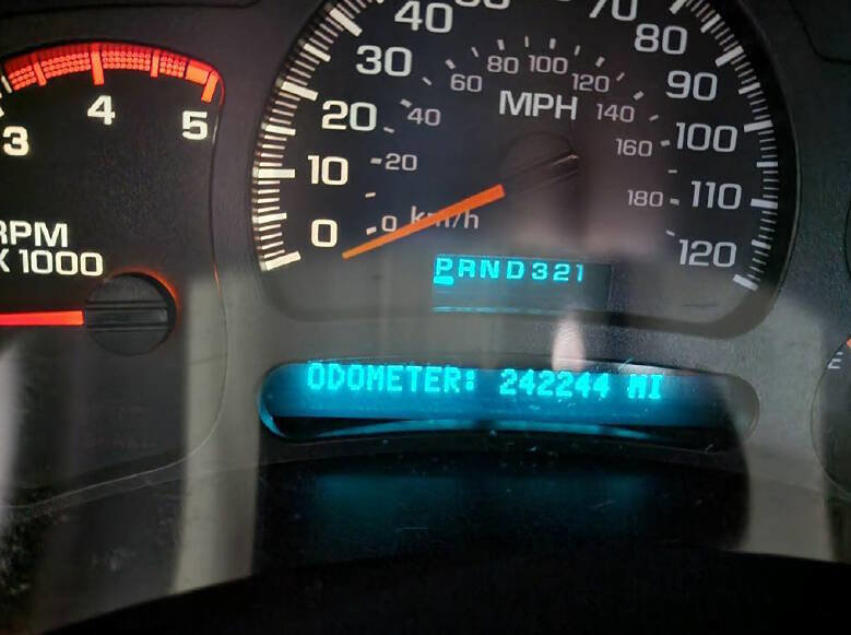 Used 2004 Chevrolet Silverado 2500 LT w/ Skid Plate Package AWD/4WD image 14