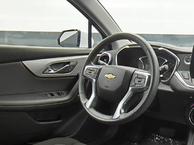 Used 2025 Chevrolet Blazer LT FWD image 21