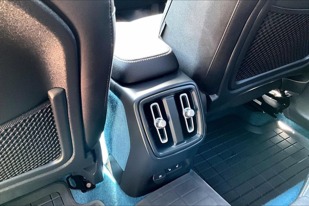 Certified 2023 Volvo C40 P8 Recharge Ultimate w/ Protection Package Premier AWD/4WD image 30