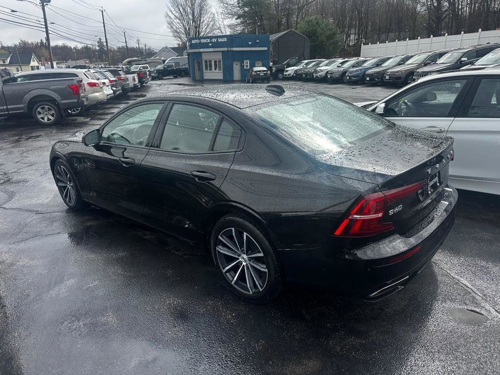 Used 2021 Volvo S60 T5 Momentum image 3