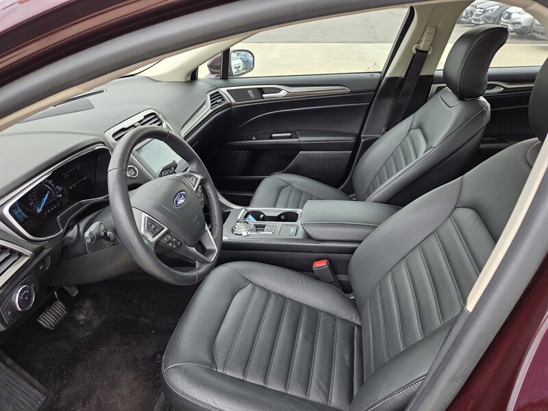 Used 2018 Ford Fusion SE w/ Fusion SE Technology Package FWD image 10