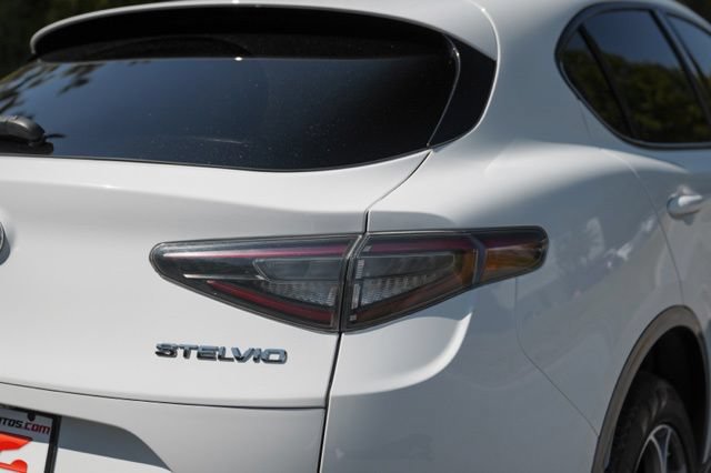 Used 2024 Alfa Romeo Stelvio Ti AWD/4WD image 13
