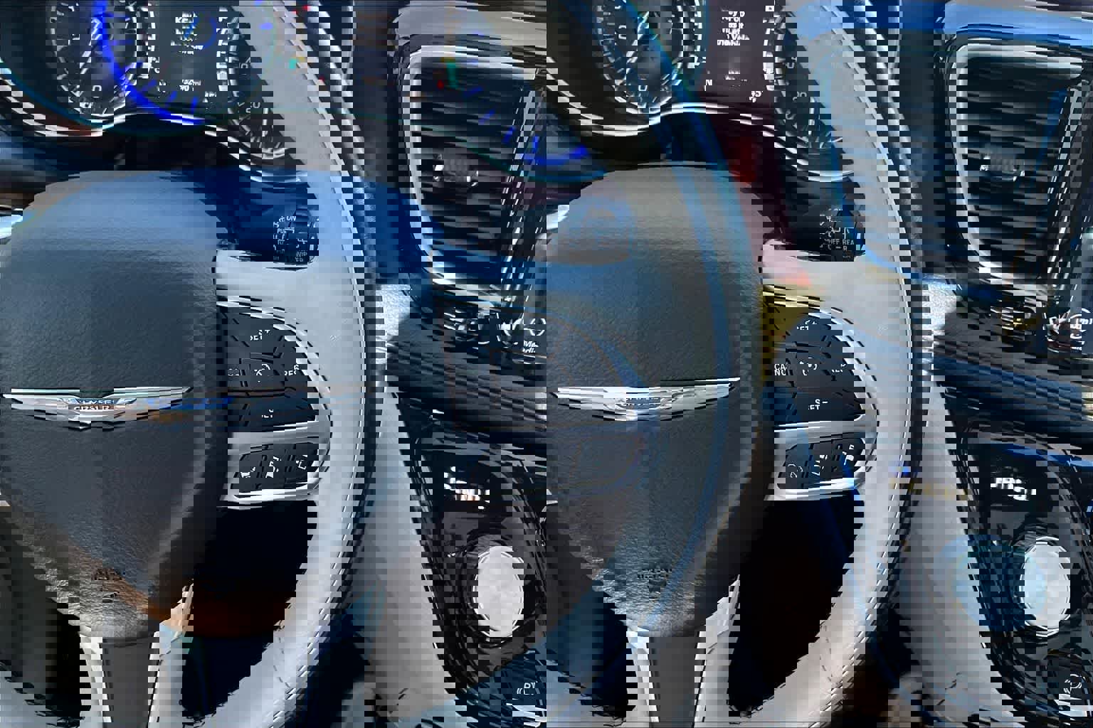 Used 2020 Chrysler Pacifica Limited image 26