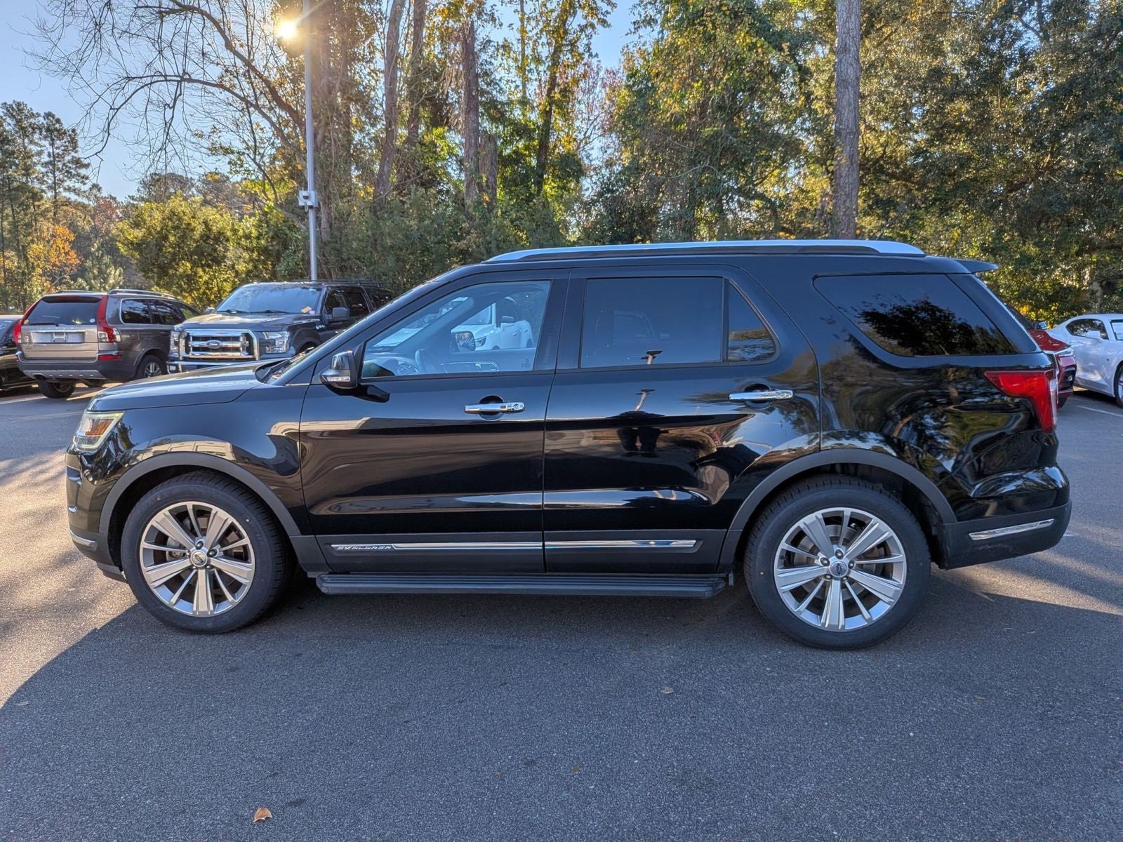Used 2018 Ford Explorer Limited w/ Ford Safe & Smart Package image 6