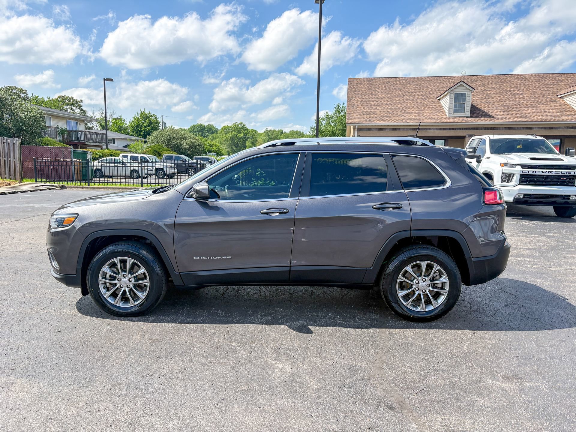 Used 2021 Jeep Cherokee Latitude Plus AWD/4WD image 13