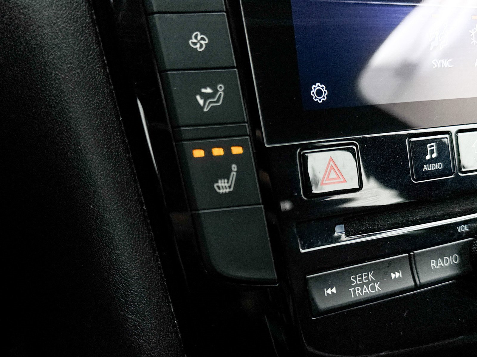 Used 2021 INFINITI QX50 Luxe w/ Appearance Package image 29