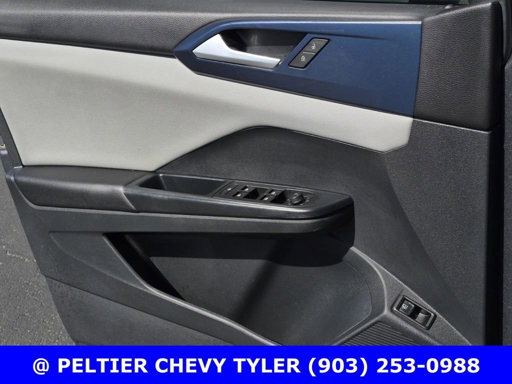 Used 2023 Volkswagen Taos SE w/ Black Wheel Package image 27