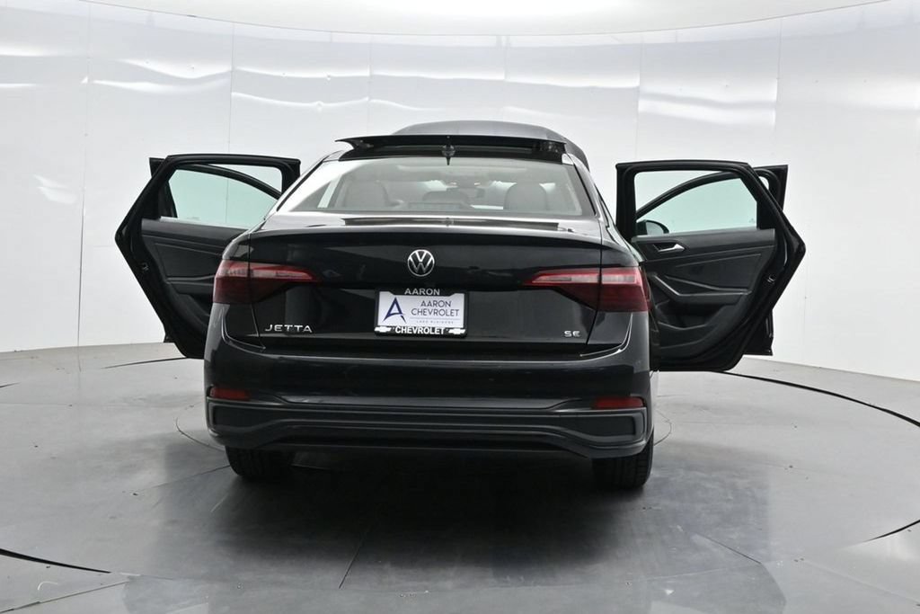 Used 2024 Volkswagen Jetta SE FWD image 48