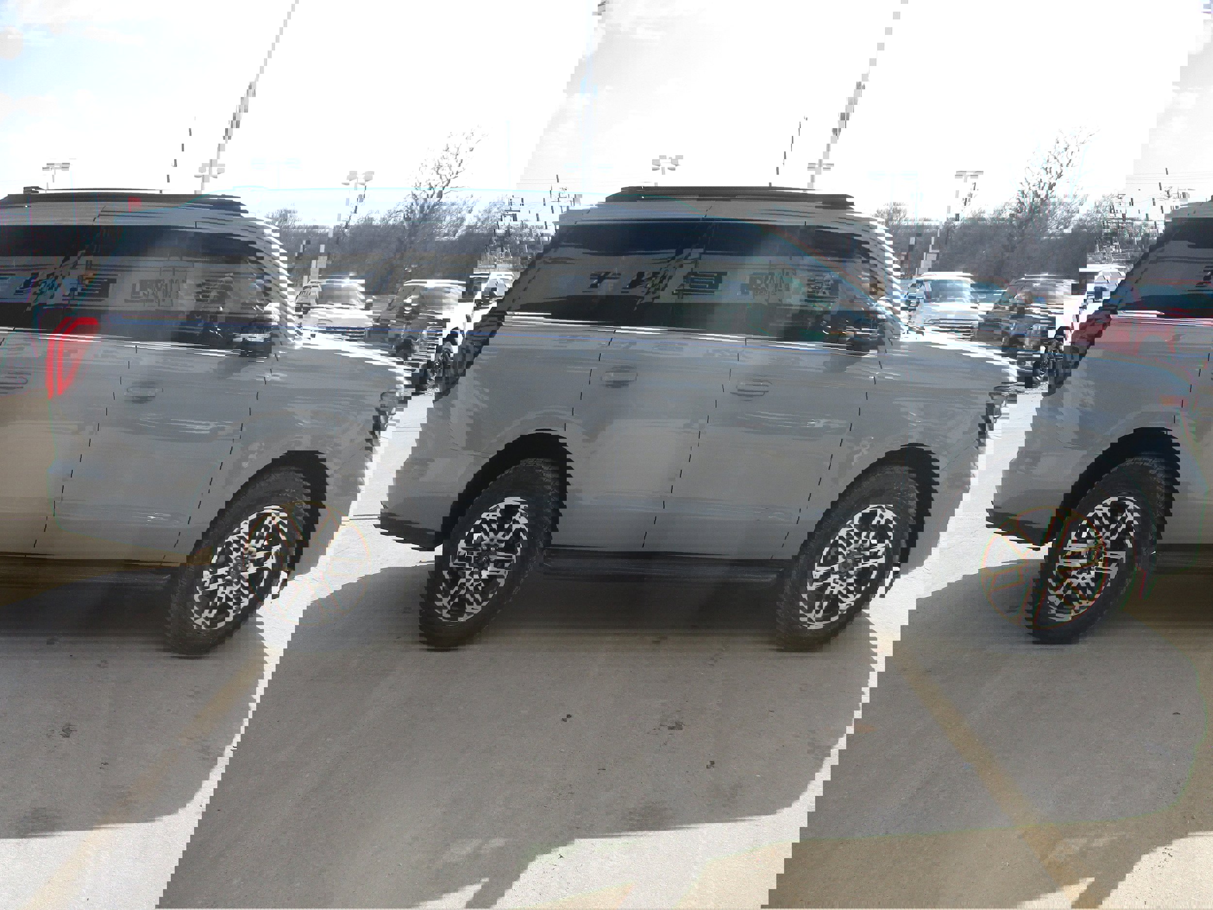 New 2026 Ford Expedition Active image 4