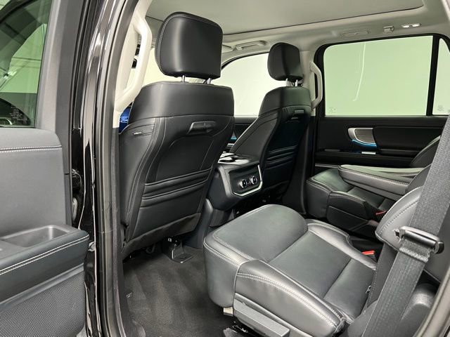 Used 2025 Ford Expedition Platinum image 41