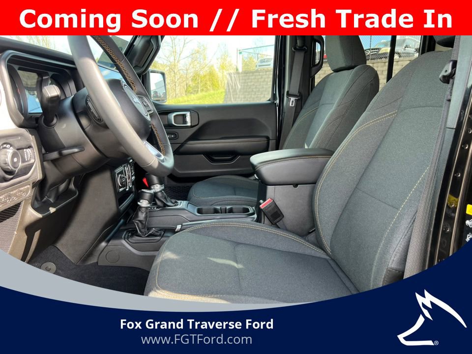 Used 2025 Jeep Wrangler Unlimited Sahara AWD/4WD image 4