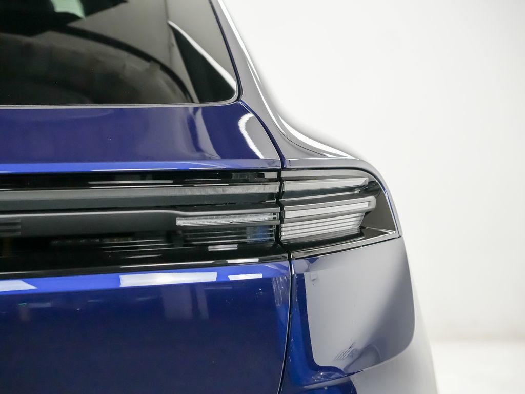 New 2026 Porsche Macan 4 Electric image 12