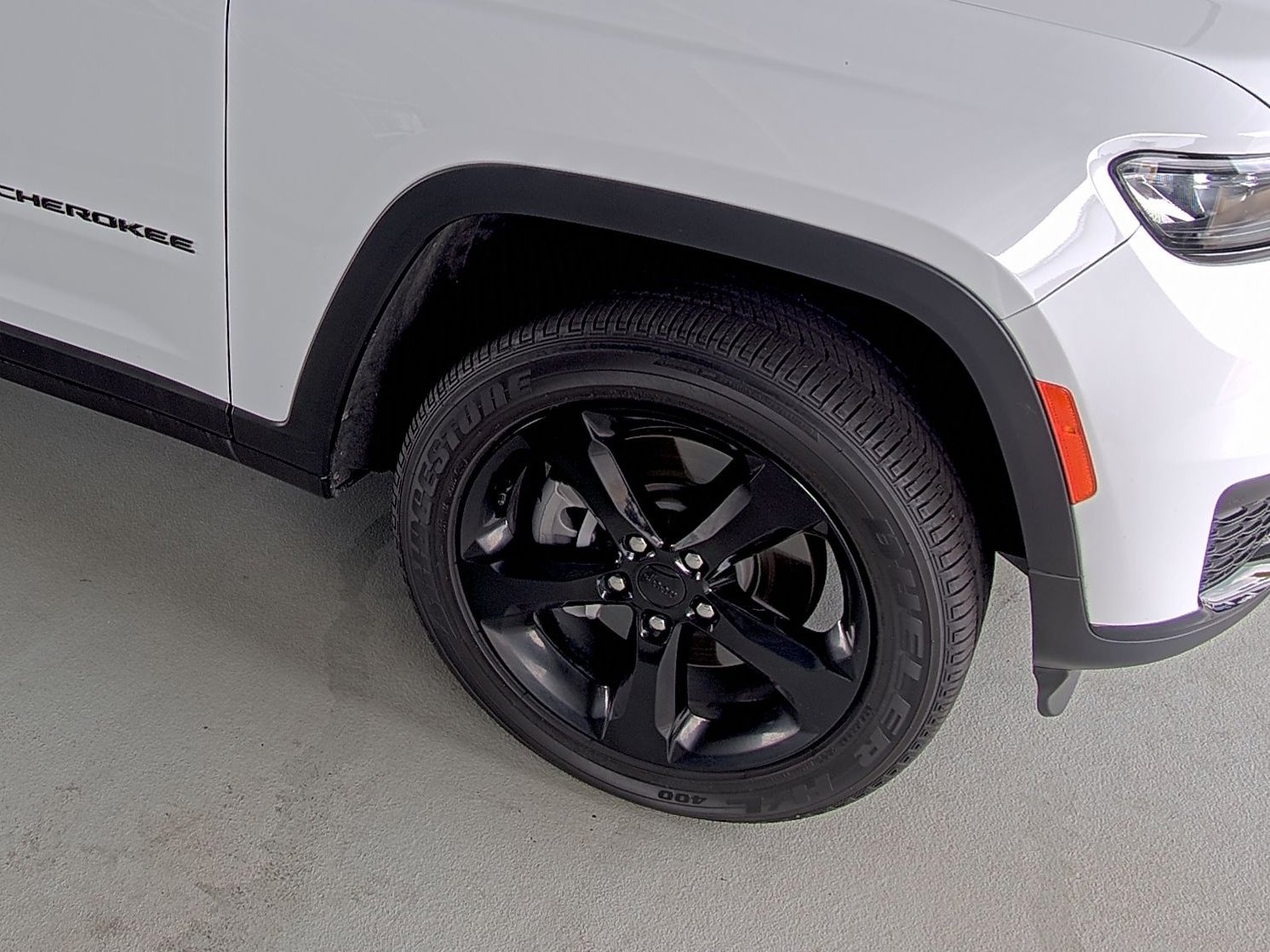 Used 2025 Jeep Grand Cherokee L Laredo image 16