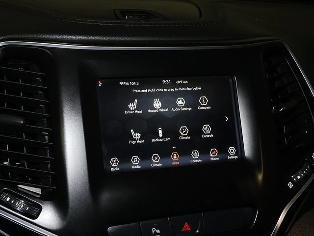 Used 2019 Jeep Cherokee Latitude Plus w/ Cold Weather Group AWD/4WD image 17