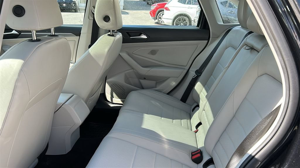 Used 2023 Volkswagen Jetta SE w/ Panoramic Sunroof Package FWD image 23