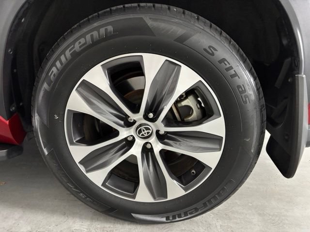 Used 2022 Toyota Highlander XLE FWD image 8