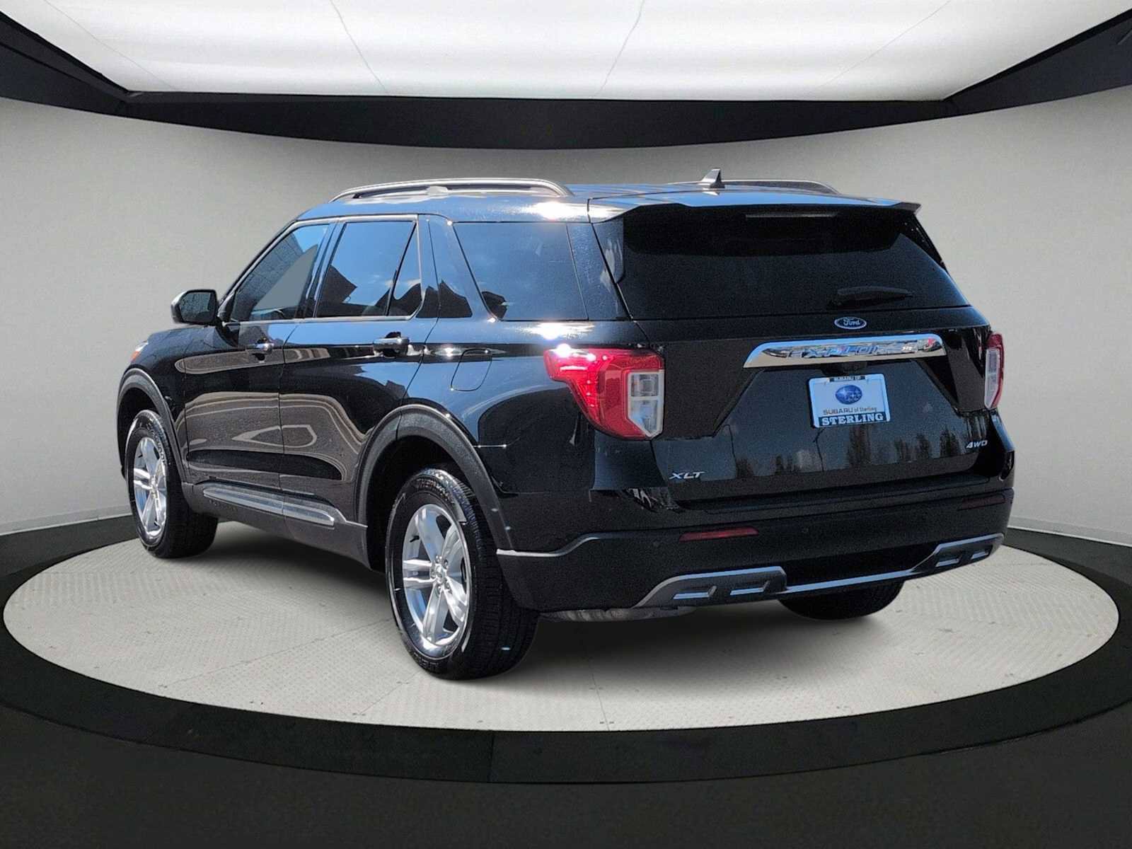 Used 2023 Ford Explorer XLT w/ Equipment Group 202A image 6