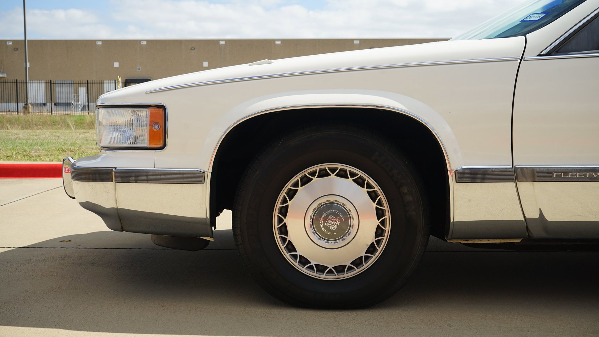 Used 1993 Cadillac Fleetwood Sedan RWD image 34