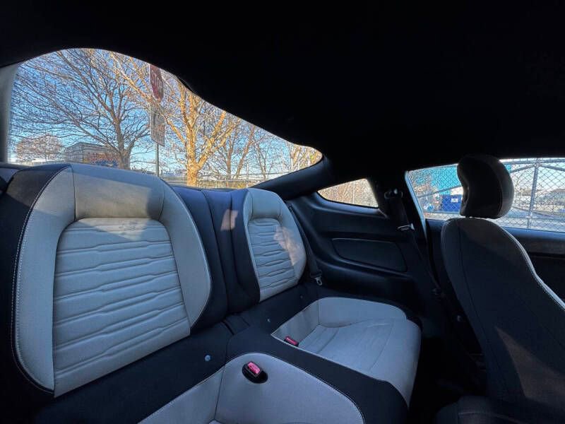 Used 2016 Ford Mustang Coupe image 15