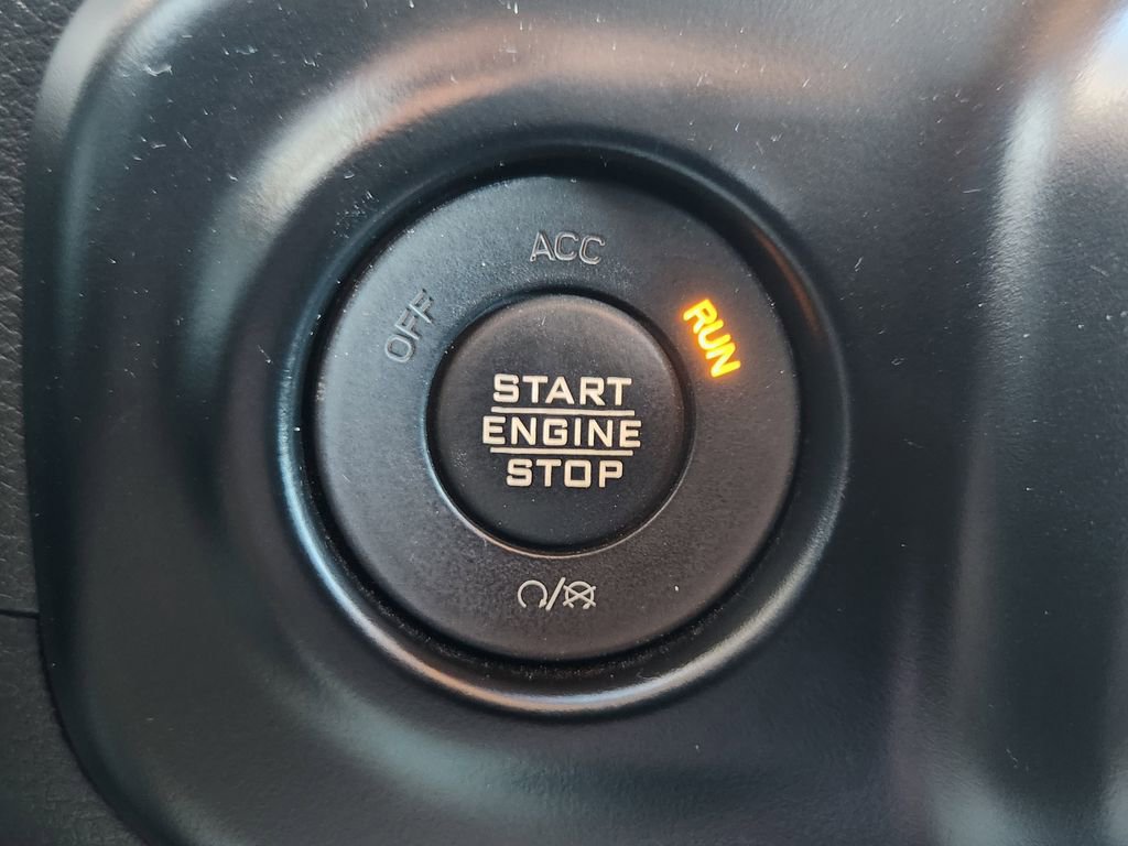 Used 2023 Jeep Gladiator Sport AWD/4WD image 12
