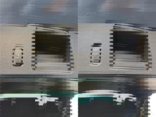 Used 2025 Ford Escape PHEV Front-Wheel Drive image 17