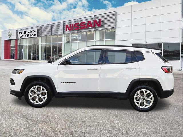 Used 2025 Jeep Compass Latitude AWD/4WD image 7