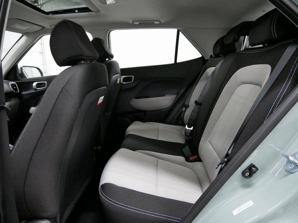Used 2025 Hyundai Venue SEL FWD image 11