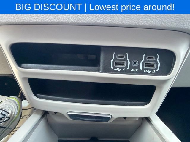 Used 2023 Chrysler Pacifica Touring-L FWD image 42
