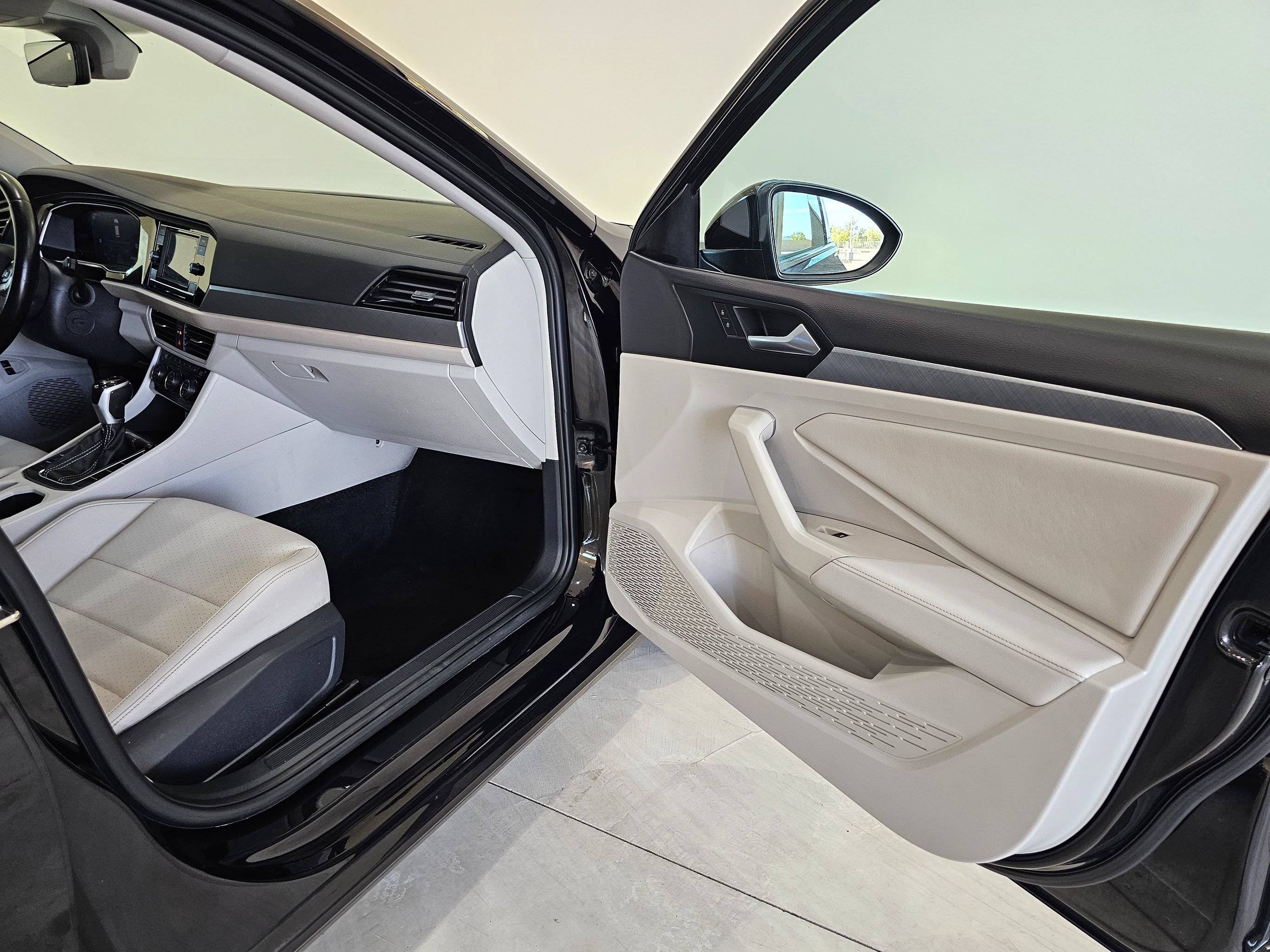 Used 2022 Volkswagen Jetta SE w/ Panoramic Sunroof Package FWD image 31