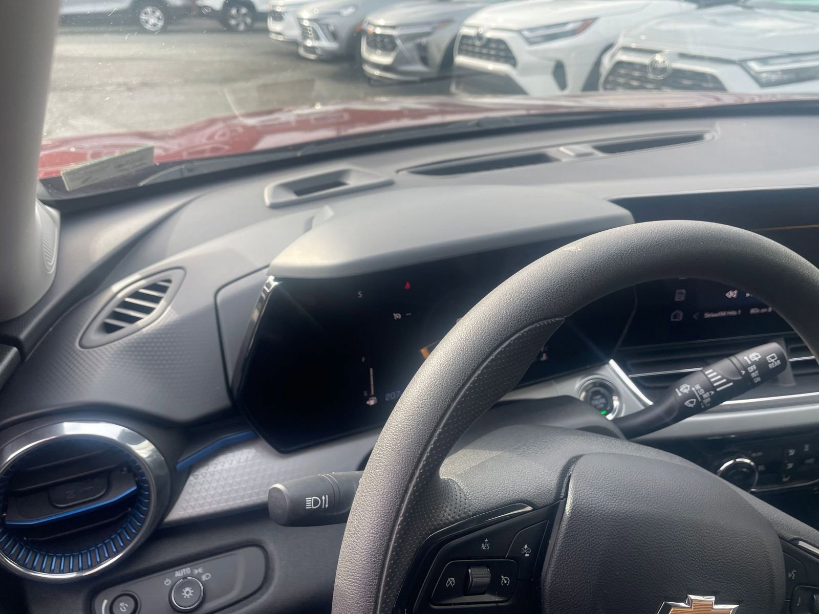 Used 2025 Chevrolet Trax LT image 33