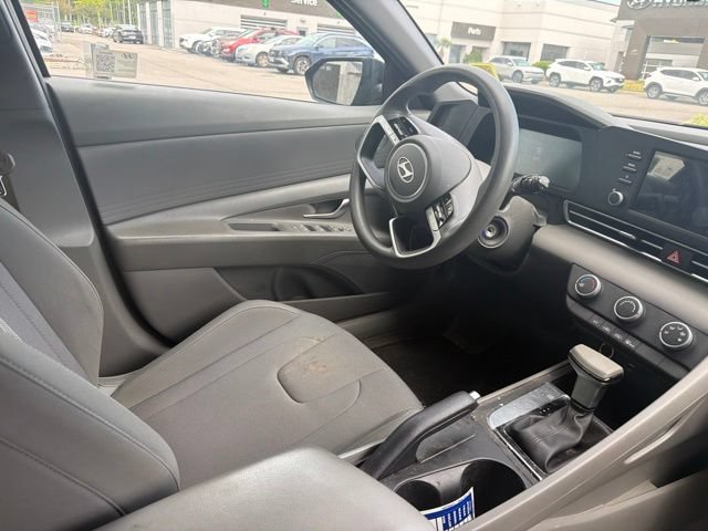 Used 2024 Hyundai Elantra SE FWD image 10