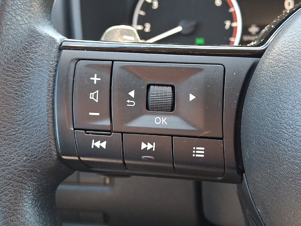 Used 2023 Nissan Rogue SV AWD/4WD image 22