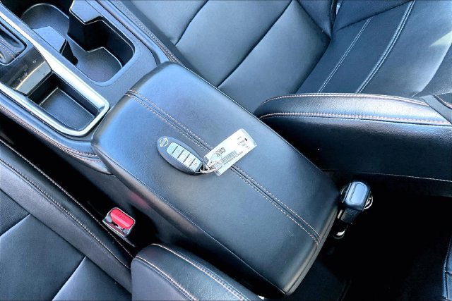 Used 2023 Nissan Sentra SR w/ SR Premium Package FWD image 33