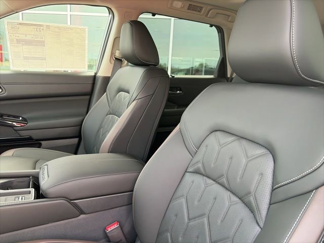New 2026 Nissan Pathfinder Platinum image 9