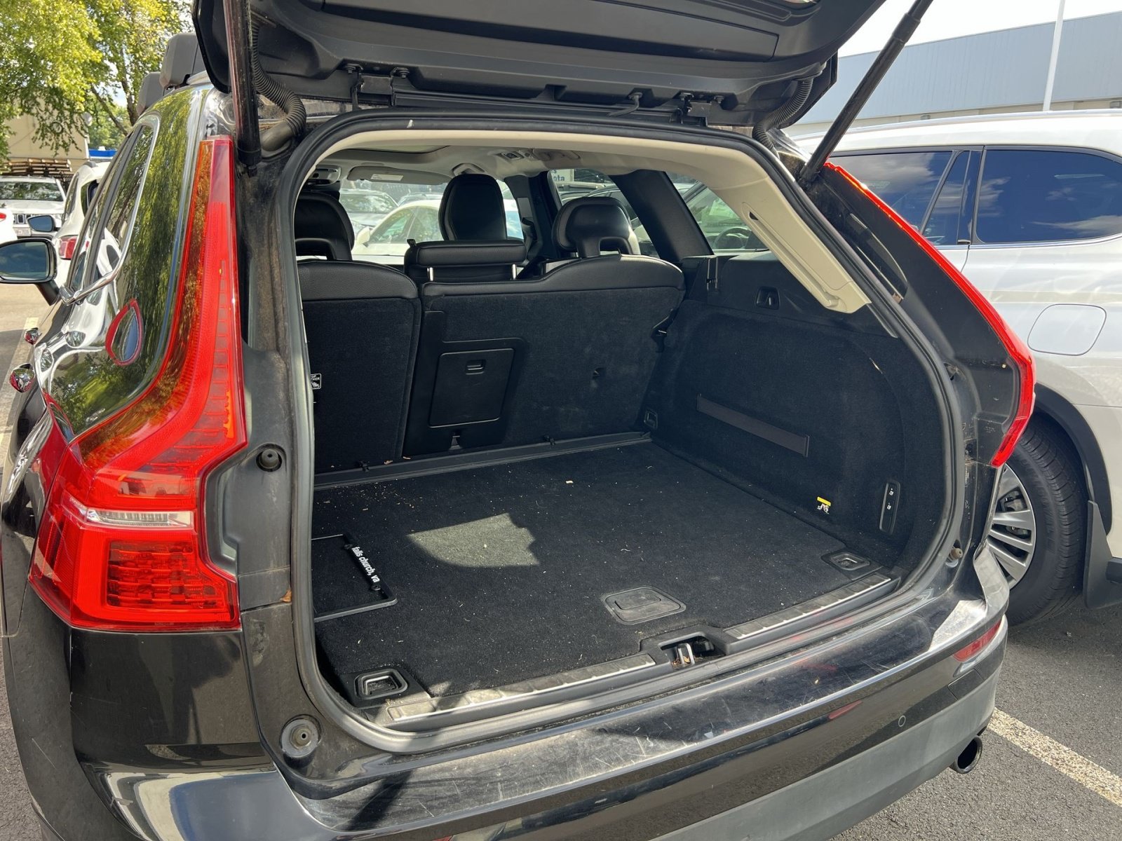 Used 2019 Volvo XC60 T5 Momentum w/ Premium Package AWD/4WD image 22