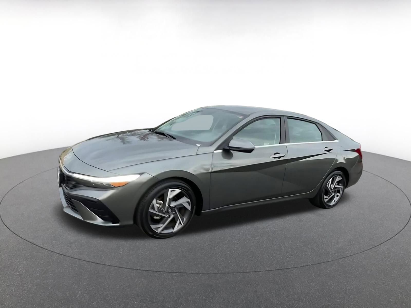 Used 2025 Hyundai Elantra Limited image 8