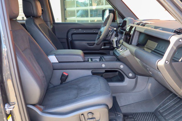 Used 2023 Land Rover Defender 90 V8 image 16