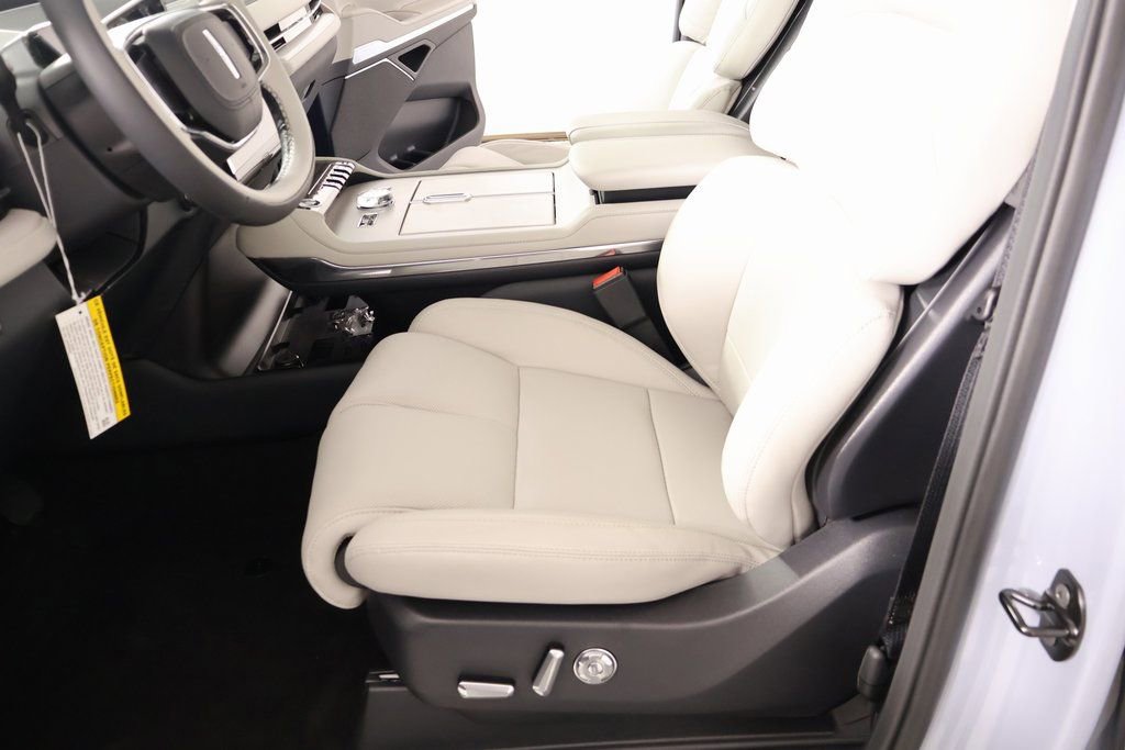 New 2025 Lincoln Navigator Reserve image 11