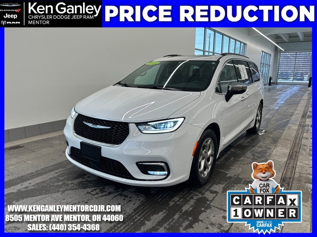 Used 2023 Chrysler Pacifica Limited w/ Uconnect Theater Family Group image 3